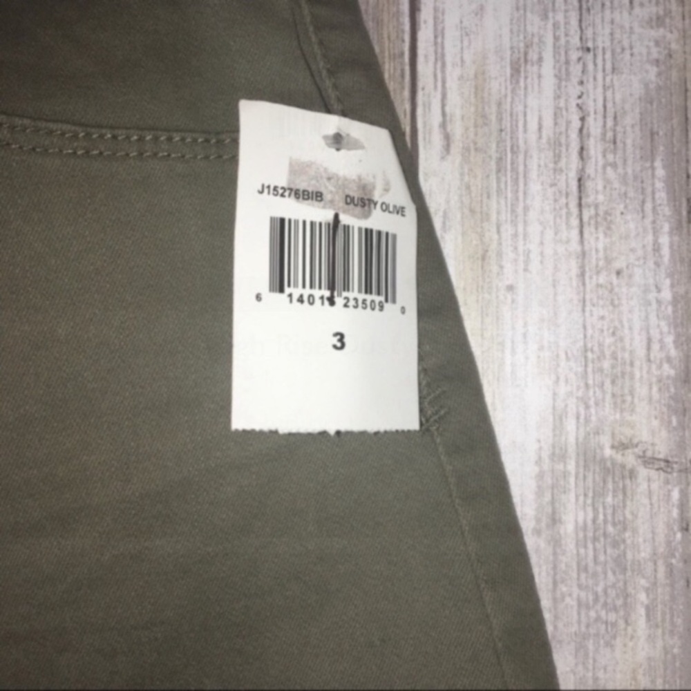 NWT Rewash High Rise Dusty Olive Shorts - Picture 3 of 4